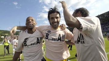 Uno de los momentos definitorios en la carrera del cancerbero italiano se dio cuando la Juventus fue descendida a la Serie B por el Calciopoli. Buffon, junto a otros compañeros, decidieron permanecer en la entidad turinesa para llevarla de nuevo al máximo circuito, logro que alcanzaron al año siguiente.