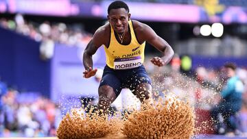 Colombia's Geiner Moreno competes in the men's triple jump qualification of the athletics event at the Paris 2024 Olympic Games at Stade de France in Saint-Denis, north of Paris, on August 7, 2024. (Photo by Kirill KUDRYAVTSEV / AFP)