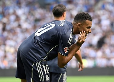 'Kiki' realiza su nueva celebración en Anoeta. 