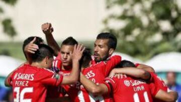 Jugadores del Benfica celebrando el gol