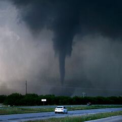 What are the cities with tornado risk today July 16 in Illinois?