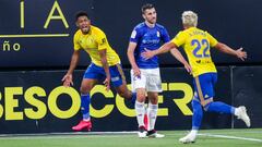 El Cádiz apuntala el liderato