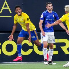 El Cádiz apuntala el liderato