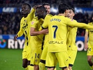 Villarreal's Ivorian forward #19 Nicolas Pepe (C) celebrates scoring an equalizing goal during the Spanish League football match between Deportivo Alaves and Villarreal CF at Mendizorroza Stadium in Vitoria on March 13, 2026. (Photo by ANDER GILLENEA / AFP)