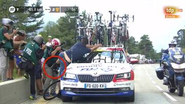 Uno de los mecánicos de Pinot pierde los papeles tras la lesión y agrede a un fotógrafo