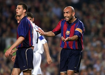 Tras una larga temporada en Barcelona (1994-2002) terminó su carrera en el Alavés, donde jugó la temporada 2002-2003.