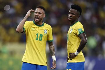 Vinicius y Neymar, con Brasil.