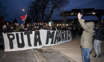 Ofensiva conjura de los ultras del PSG en el recibimiento a su equipo