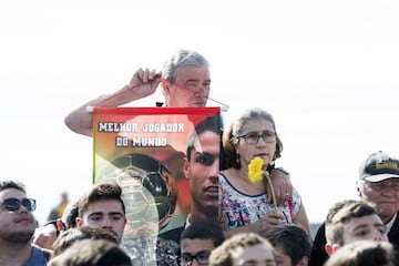 Cristiano, muy feliz en el aeropuerto de Madeira