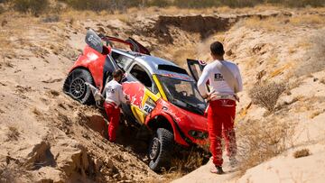 200 LOEB Sebastien (fra), LURQUIN Fabian (bel), Bahrain Raid Xtreme, Prodrive Hunter, FIA W2RC, crash, accident, during the Stage 3 of the Sonora Rally 2023, 3rd round of the 2023 World Rally-Raid Championship, around Penasco on April 26th, 2023 in Penasco, Mexico - Photo Julien Delfosse / DPPI