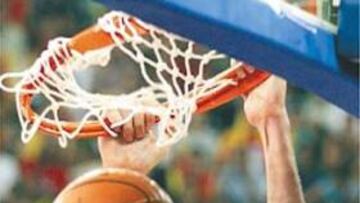 <b>EN EL AIRE. </b>No será fácil que Gasol anote de este modo en Serbia.