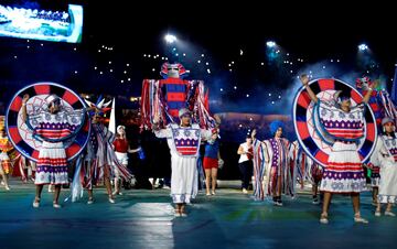 En la ceremonia de inauguración de la Copa América, cada país está representado, no solo por los trajes típicos, sino por un niño con el uniforme de cada selección. Ha sido un espectáculo lleno de luces y donde los niños fueron los protagonistas.