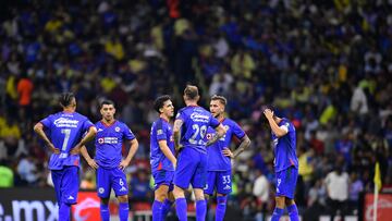 Uriel Antuna, Erik Lira, Lorenzo Faravelli, Carlos Rotondi, Gonzalo Piovi, Carlos Rodriguez of Cruz Azul during the 8th round match between America and Cruz Azul as part of the Torneo Clausura 2024 Liga BBVA MX at Azteca Stadium on February 24, 2024 in Mexico City, Mexico.