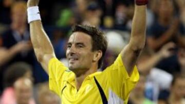 Tommy Robredo celebra su victoria sobre Federer.