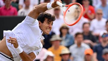 Chile's Cristian Garin serves the ball to Australia's Alex De Minaur during their round of 16 men's singles tennis match on the eighth day of the 2022 Wimbledon Championships at The All England Tennis Club in Wimbledon, southwest London, on July 4, 2022. - RESTRICTED TO EDITORIAL USE (Photo by SEBASTIEN BOZON / AFP) / RESTRICTED TO EDITORIAL USE (Photo by SEBASTIEN BOZON/AFP via Getty Images)