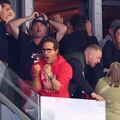 Locura con Reynolds y McElhenney en Inglaterra