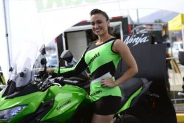 Reina de Expo Motos enciende los motores