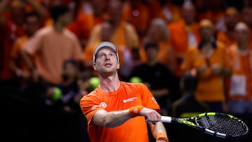 Botic van de Zandschulp, tras ganar a Daniel Altmaier en la Copa Davis.