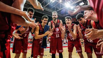 Barreiro, San Miguel, Radovic, Krejci, Aloc&eacute;n y Benzing festejan el triunfo del Zaragoza ante el Obradoiro.