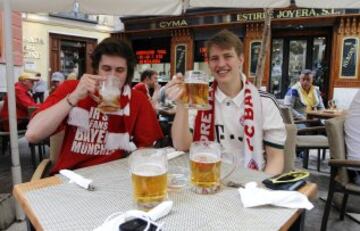 Los seguidores del Bayern Munich toman Madrid para animar a su equipo en el partido de ida de las semifinales de la Champions League que se disputará hoy en el Santiago Bernabéu.