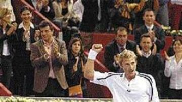 <b>ACLAMADO.</B> La épica remontada de Juan Carlos Ferrero, en el tercer set, enfervorizó al público que llenó el Rockódromo madrileño.