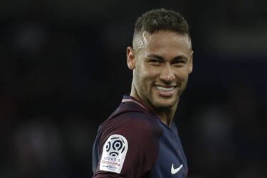 Neymar escapes, Messi still to sign