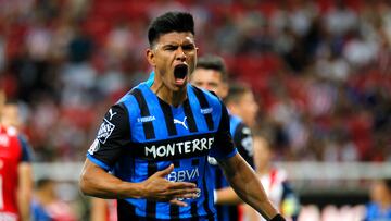 Jesús Gallardo festeja un gol con Monterrey en contra de las Chivas.