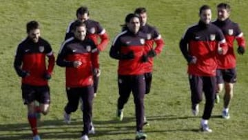 Adri&aacute;n, God&iacute;n, Falcao, Mario Su&aacute;rez, Emre y el Cebolla, durante el entrenamiento del equipo.