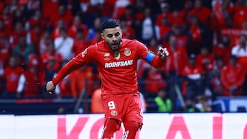 Soccer Football - Liga MX - Final - Second Leg - Toluca v Tigres UANL - Estadio Nemesio Diez, Toluca, Mexico - December 14, 2025 Toluca's Alexis Vega scores a penalty during the shoot-out REUTERS/Eloisa Sanchez