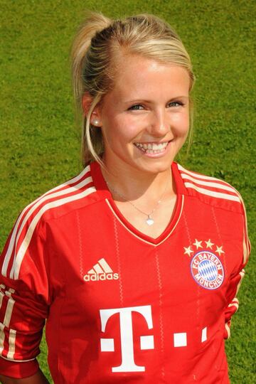 Julia Simic, Alemania