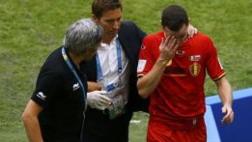 Vermaelen se retira lesionado con Bélgica durante el Mundial.