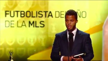 Gio Dos Santos recibi車 el premio a mejor jugador de la MLS 2016