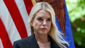 Pam Bondi’s salary, partly from her lobbying for Qatar, complicates the question of accepting a $400 million gift from the country.