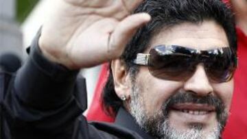 Maradona multiplica los que quieren jugar en el Al Wasl