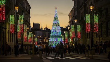 DVD 1030 (02-12-20) Luces de Navidad, en el centro de Madrid. Foto Samuel Sanchez