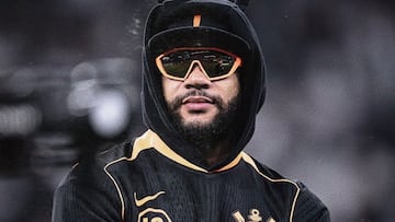 The Dutch forward’s latest appearance raises eyebrows again as questions grow over his role, fitness, and future ambitions.