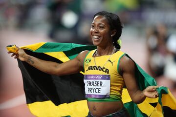 La jamaicana Shelly-Ann Fraser revalid¨® su t¨ªtulo de 100 metros, siendo la primera atleta no estadounidense en conseguirlo.