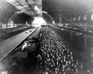 Fueron nueve das de huelga entre el 4 y el 13 de mayo de 1926 convocada por el Consejo General del Congreso de Sindicatos Britnicos (TUC). Con esta huelga intentaban frenar la reduccin de los salarios y el empeoramiento de las condiciones laborales de los mineros del carbn. Alrededor de 1.7 millones de trabajadores secundaron la huelga y el gobierno reaccin alistando a voluntarios procedentes de las clases medias burguesas para cubrir las necesidades bsicas y reducir el impacto de la huelga. Pese a su fracaso, se convirti en uno de los movimientos obreros ms grandes de la historia britnica.