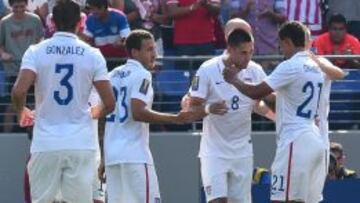 Clint Dempsey celebra junto a sus compa&ntilde;eros uno de los tantos que permite a Estados Unidos acceder a semifinales. 