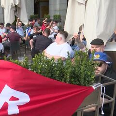 Los hinchas del Manchester United inundan la Plaza Mayor entre cánticos