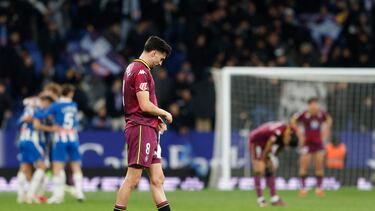 CORNELLÁ-EL PRAT (BARCELONA), 17/01/2025.- El centrocampista del Valladolid Kike Pérez, durante el partido de LaLiga EA Sports disputado este viernes en el RCDE Stadium de Cornellà, en Barcelona. EFE/Quique García