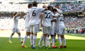Celebración del equipo tras el primer gol.