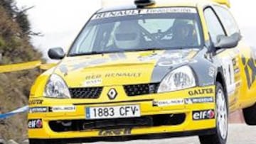 <b>EL CLÍO VOLÓ. </b>Hevia pilotó de esta forma tan espectacular su Renault Clío Súper 1.600.