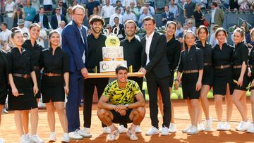 05/05/23 MUTUA MADRID OPEN DE TENIS
CARLOS ALCARAZ vs BORNA CORIC









 TARTA DE CUMPLEAÑOS FELIZ TARTA DE CUMPLEAÑOS FELIZ