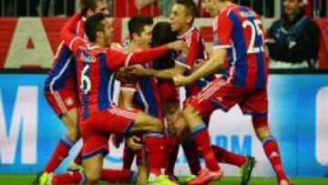 Los jugadores del Bayern celebran la victoria contundente.