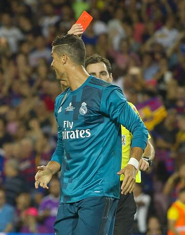 Agosto de 2017. El Real Madrid gana la Supercopa de España al Barcelona. En la imágen, Cristiano Ronaldo expulsado por el árbitro De Burgos Bengoetxea. Partido de ida estadio Camp Nou.