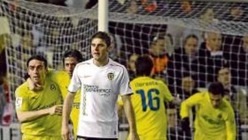 <b>NOCHE DE GOLES. </b>Los dos equipos de la Comunitat brindaron un gran derbi que registró seis goles, el de la foto de Fuentes fue el 2-1.