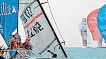 <b>PERCANCE. </b>El +39 rompió su mástil, instante que recoge la imagen. El barco italiano abandonó.