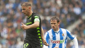 Nacho Monreal ante Joaquín Sánchez.
