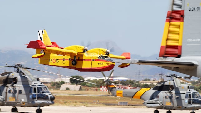 Así es el Canadair CL-215-T, el avión operado por el Ejército del Aire clave en la lucha contra los incendios en España